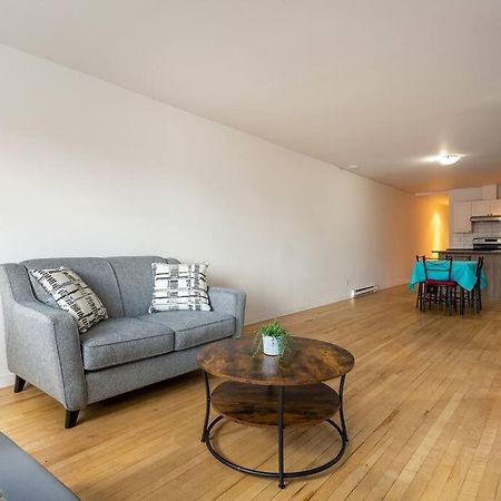 Lovely Rental Unit With Balcony~ Autoroute 40 Montreal Exterior photo