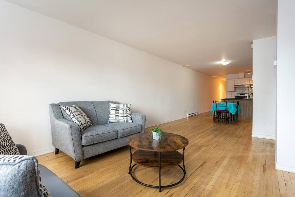 Lovely Rental Unit With Balcony~ Autoroute 40 Montreal Exterior photo
