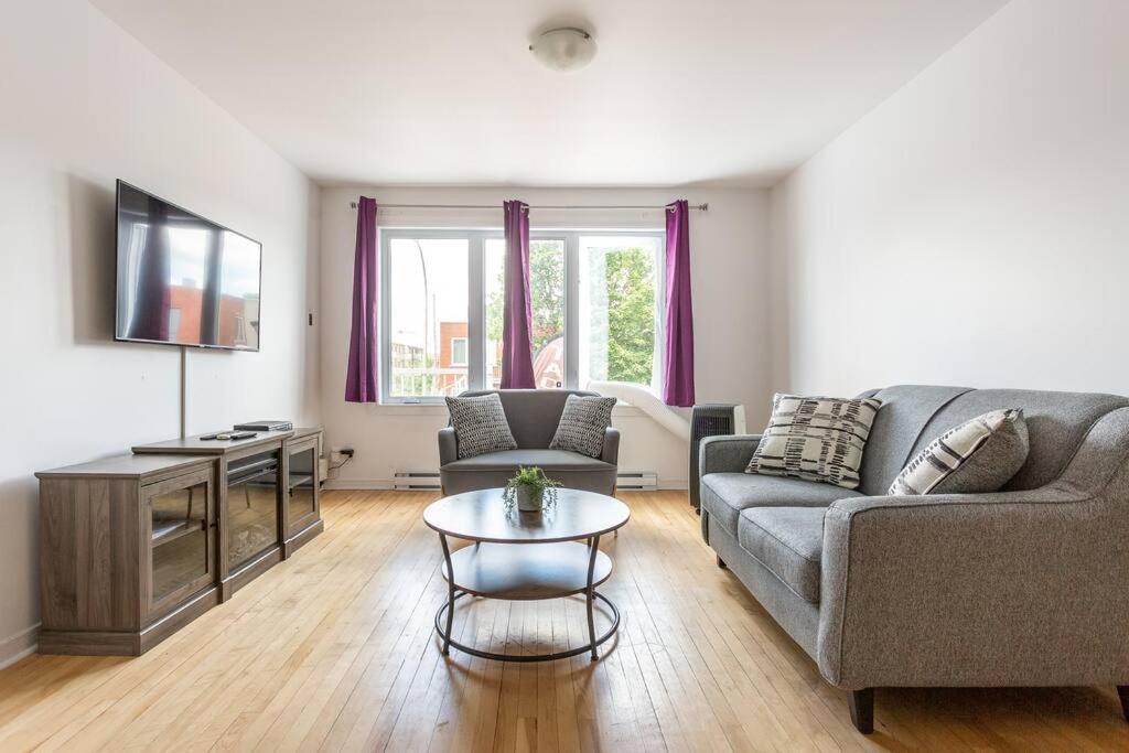 Lovely Rental Unit With Balcony~ Autoroute 40 Montreal Exterior photo