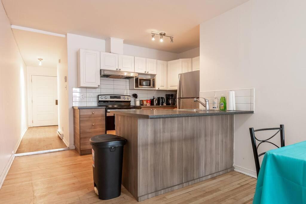 Lovely Rental Unit With Balcony~ Autoroute 40 Montreal Exterior photo