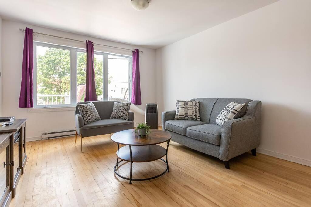 Lovely Rental Unit With Balcony~ Autoroute 40 Montreal Exterior photo