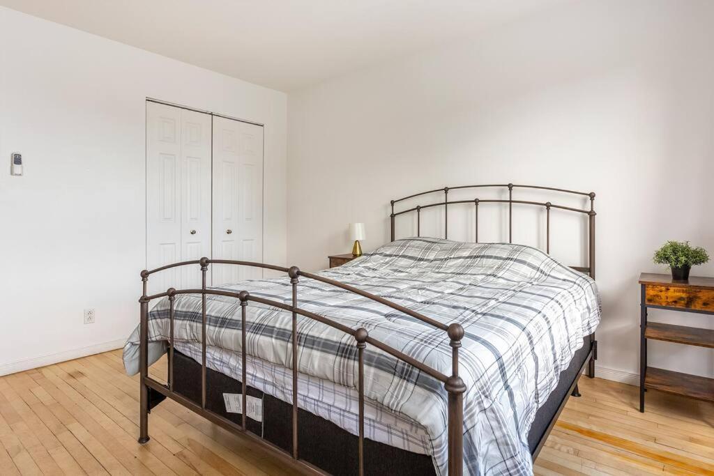 Lovely Rental Unit With Balcony~ Autoroute 40 Montreal Exterior photo